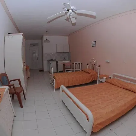 公寓式酒店 Efstathia Xirokambos (Leros)